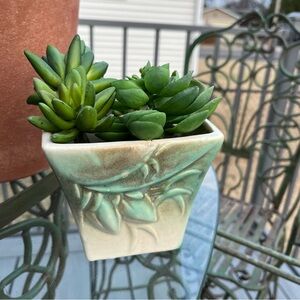 Vintage McCoy small planter